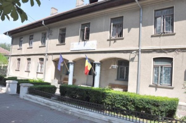 Hoţ care acţiona în magazine, prins de poliţişti